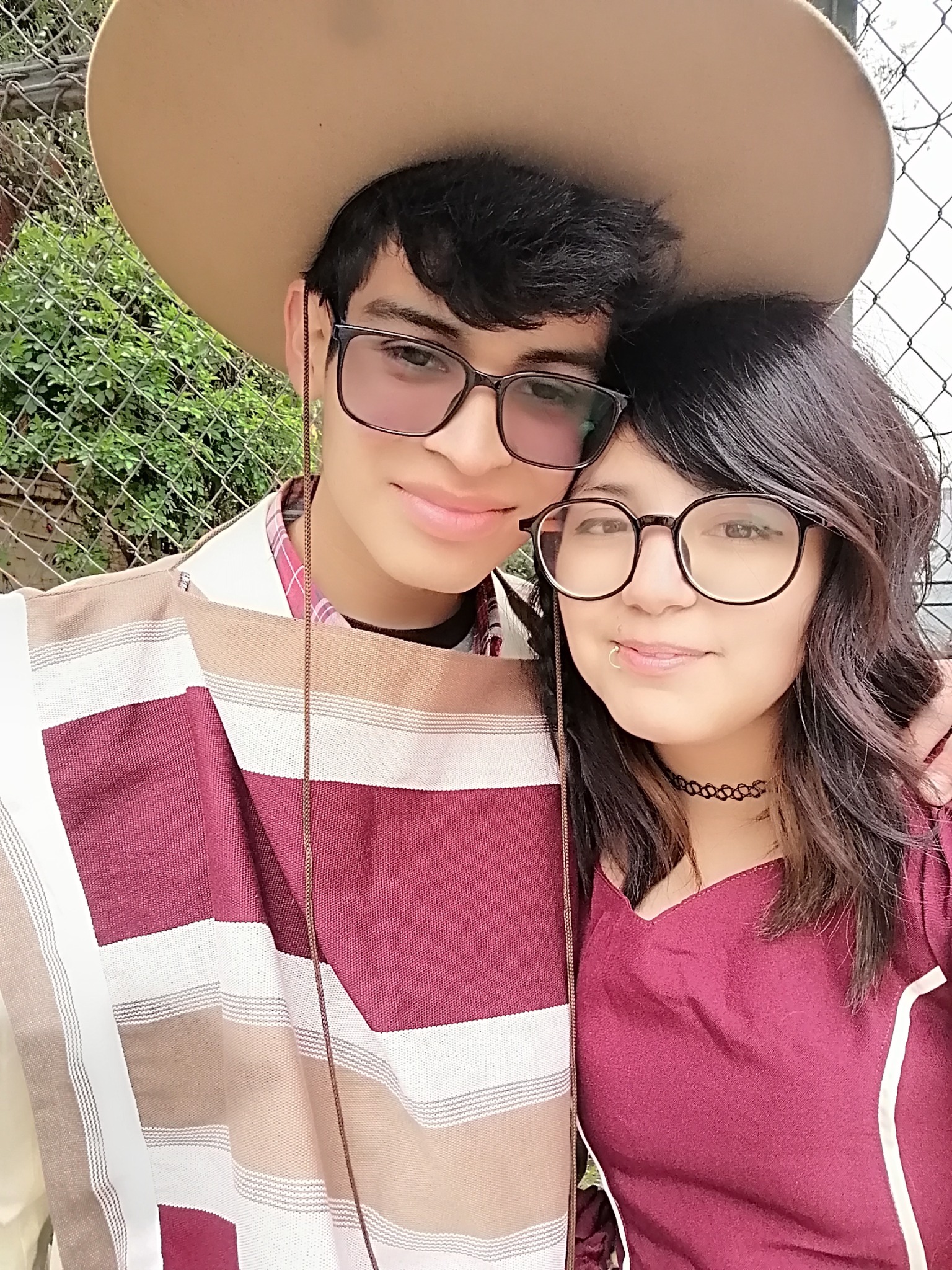 Nosotros vestidos para bailar cueca en el liceo